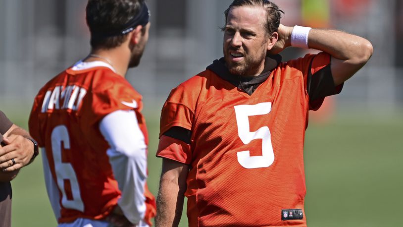 Cleveland Browns quarterback Case Keenum (5) talks with Baker Mayfield during an NFL football practice in Berea, Ohio, Tuesday, Aug. 24, 2021. (AP Photo/David Dermer)