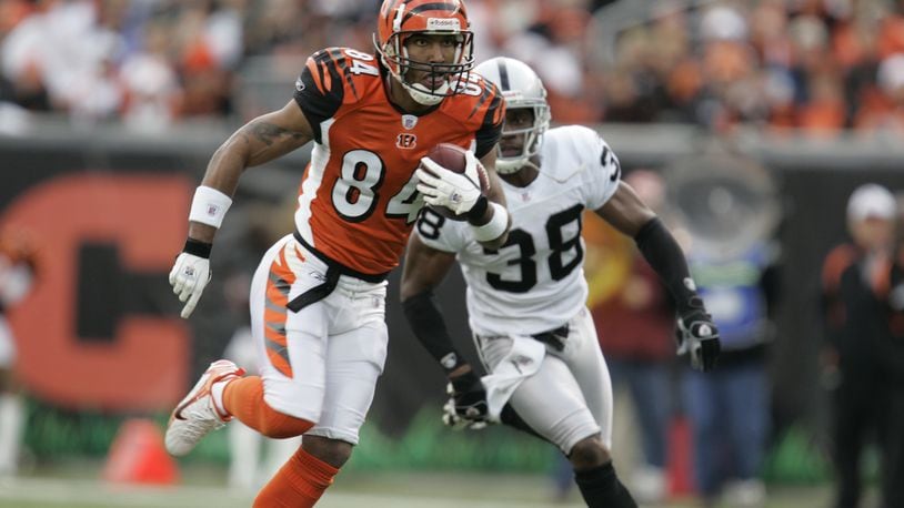 CINCINNATI - DECEMBER 10: Wide receiver T.J. Houshmandzadeh #84 of the Cincinnati Bengals runs with the ball against defensive back Tyrone Poole #38 of the Oakland Raiders on December 10, 2006 at Paul Brown Stadium in Cincinnati, Ohio. The Bengals defeated the Raiders 27-10. (Photo by David Maxwell/Getty Images)