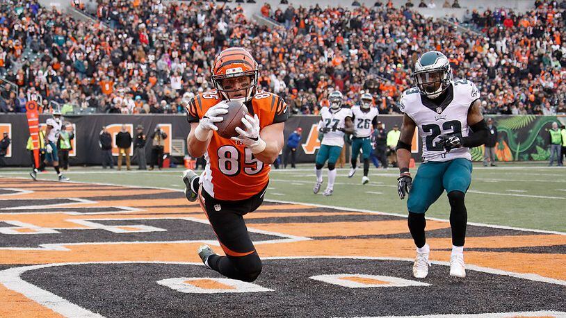 CINCINNATI, OH - DECEMBER 4: Tyler Eifert #85 of the Cincinnati Bengals catches a pass over the defense of Rodney McLeod #23 of the Philadelphia Eagles during the second quarter at Paul Brown Stadium on December 4, 2016 in Cincinnati, Ohio. (Photo by Gregory Shamus/Getty Images)