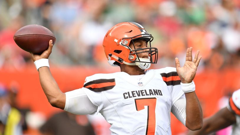 CLEVELAND, OH - OCTOBER 08: DeShone Kizer #7 of the Cleveland Browns drops back for a pass in the second quarter against the New York Jets at FirstEnergy Stadium on October 8, 2017 in Cleveland, Ohio. (Photo by Jason Miller/Getty Images)