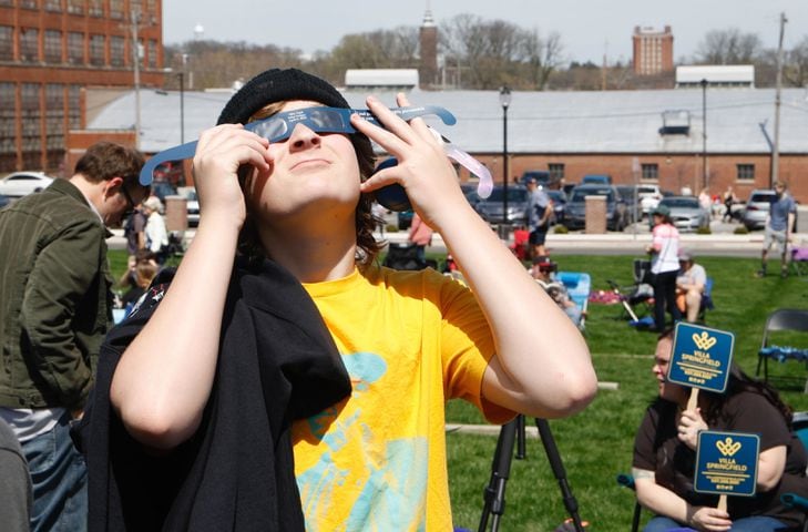Eclipse viewing in Springfield