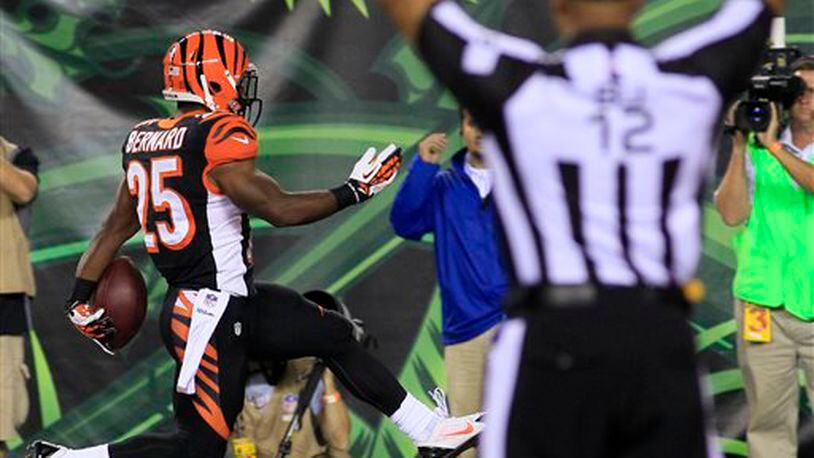 Cincinnati Bengals running back Giovani Bernard (25) scores a touchdown on a 27-yard pass reception against the Pittsburgh Steelers in the first half of an NFL football game, Monday, Sept. 16, 2013, in Cincinnati. (AP Photo/Tom Uhlman)