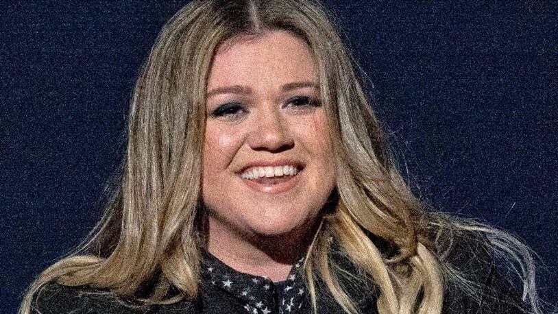 WASHINGTON, DC - DECEMBER 1:  Singer Kelly Clarkson performs at the National Christmas Tree Lighting attended by the first family on the Ellipse December 1, 2016 in Washington, DC. This year is the 94th annual National Christmas Tree Lighting Ceremony.   (Photo by Ron Sachs-Pool/Getty Images)