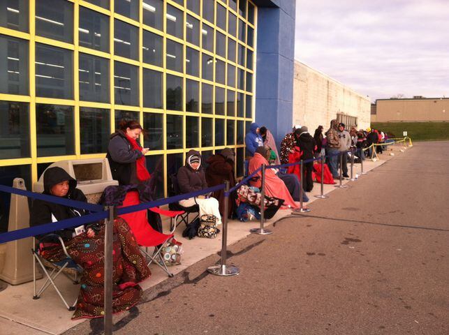 More than 50 people waiting outside Toys R Us in Miami Twp at 4 pm‏