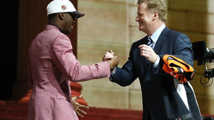 PHILADELPHIA, PA - APRIL 27:  (L-R) John Ross of Washington shakes hands with Commissioner of the National Football League Roger Goodell after being picked #9 overall by the Cincinnati Bengals during the first round of the 2017 NFL Draft at the Philadelphia Museum of Art on April 27, 2017 in Philadelphia, Pennsylvania.  (Photo by Elsa/Getty Images)