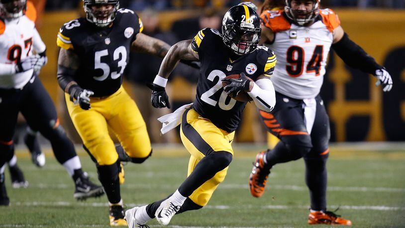 PITTSBURGH, PA - DECEMBER 28: Le’Veon Bell #26 of the Pittsburgh Steelers carries the ball in front of Domata Peko #94 of the Cincinnati Bengals during the first quarter at Heinz Field on December 28, 2014 in Pittsburgh, Pennsylvania. (Photo by Gregory Shamus/Getty Images)