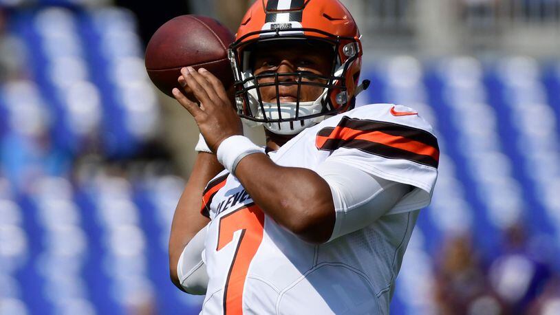 Cleveland Browns quarterback DeShone Kizer (7) throws before the game against the Baltimore Ravens at M&T Bank Stadium.