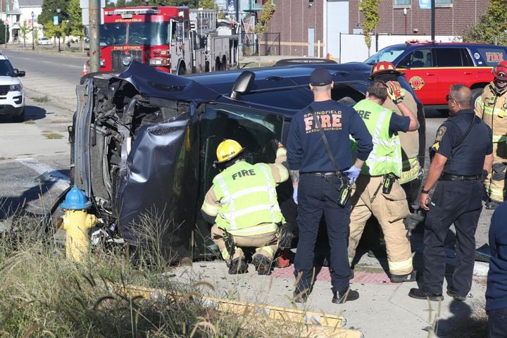 Rollover crash injures one person in Springfield