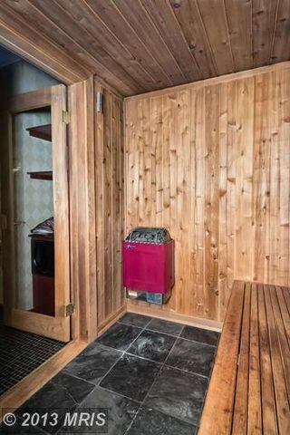 Retired NFL linebacker's home has sauna, large pool