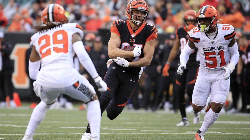 CINCINNATI, OHIO - DECEMBER 29: Tyler Eifert #85 of the Cincinnati Bengals runs with the ball during the game against the Cleveland Browns at Paul Brown Stadium on December 29, 2019 in Cincinnati, Ohio. (Photo by Andy Lyons/Getty Images)