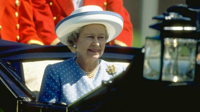Queen Elizabeth II was the target of an assassination plot in 1981 when she visited an island in the Commonwealth of New Zealand, according to recently revealed secret documents.
