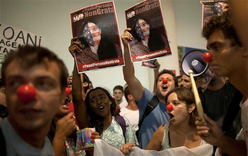 Protesters backing the Cuban government demonstrate against the Cuban blogger Yoani Sanchez outside a bookstore where she promotes her book.