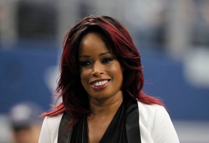 Who will be seen first on TV after kickoff, Erin Andrews or Pam Oliver?