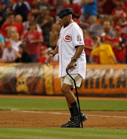 Reds honor Hall of Famers