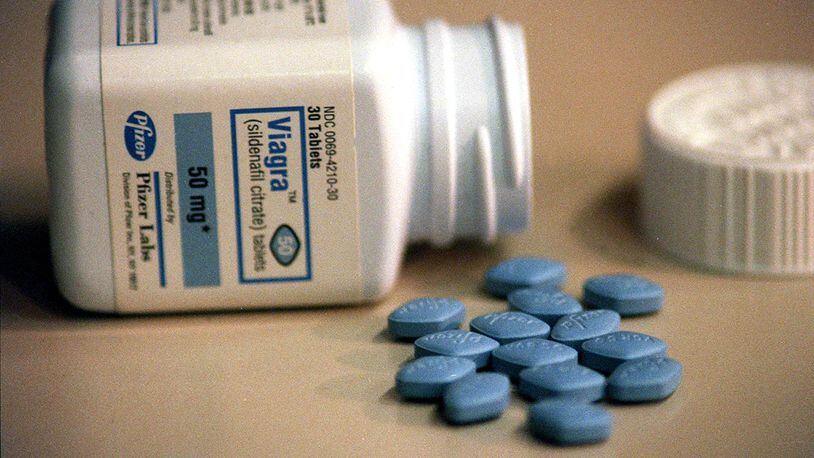 **FILE PHOTO (NYT16) NEW YORK-- May 27, 2005 -- VIAGRA -- Viagra pills are pictured in this 2000 file photo. The Food and Drug Administration said Friday, May 27, 2005, that it had received reports of partial vision loss among 38 men taking Viagra, the impotence drug, and among four men taking Cialis, a newer competitor. (Ruby Washington/The New York Times)