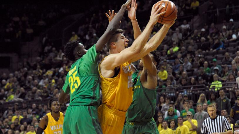 EUGENE, OR - NOVEMBER 17: Alec Peters #25 of the Valparaiso Crusaders drives to the basket on Chris Boucher #25 and Keith Smith #11 of the Oregon Ducks in the second half of the game at Matthew Knight Arena on November 17, 2016 in Eugene, Oregon. Oregon won the game 76-54. (Photo by Steve Dykes/Getty Images)