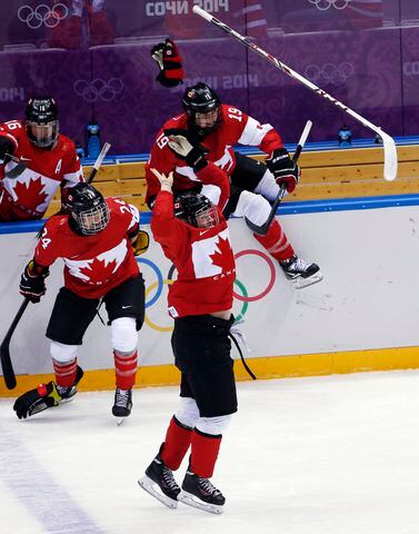 U.S. women win silver in hockey, Canada wins gold