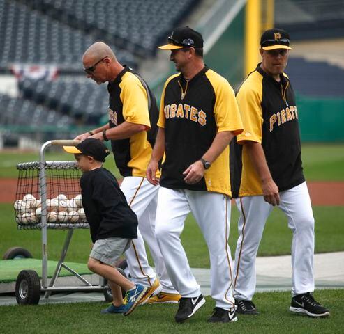 Pirates and Reds work out at PNC Park