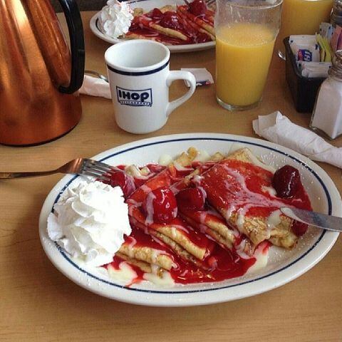 #nationalpancakeday #ihop #breakfast #freepancakes Photo posted by @cmacias91
