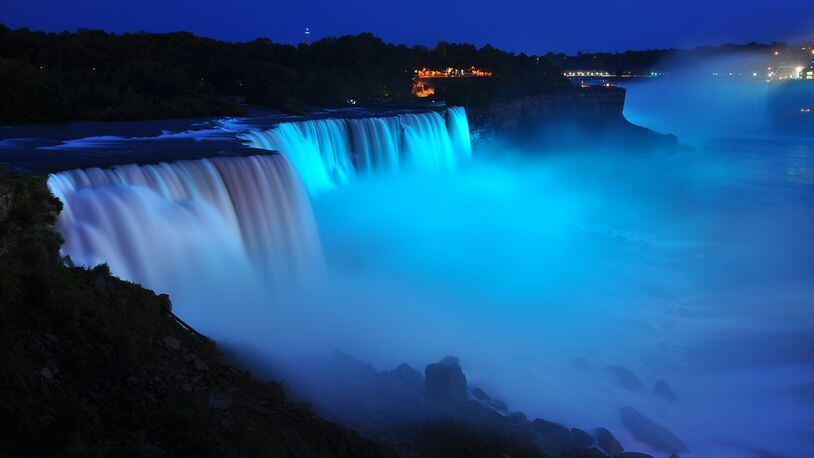 A photo of the iconic Niagra Falls in Niagra Falls, NY.