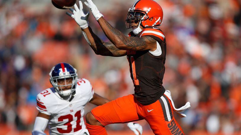 CLEVELAND, OH - NOVEMBER 27: Terrelle Pryor #11 of the Cleveland Browns can’t make a catch during the second quarter against the New York Giants at FirstEnergy Stadium on November 27, 2016 in Cleveland, Ohio. (Photo by Gregory Shamus/Getty Images)