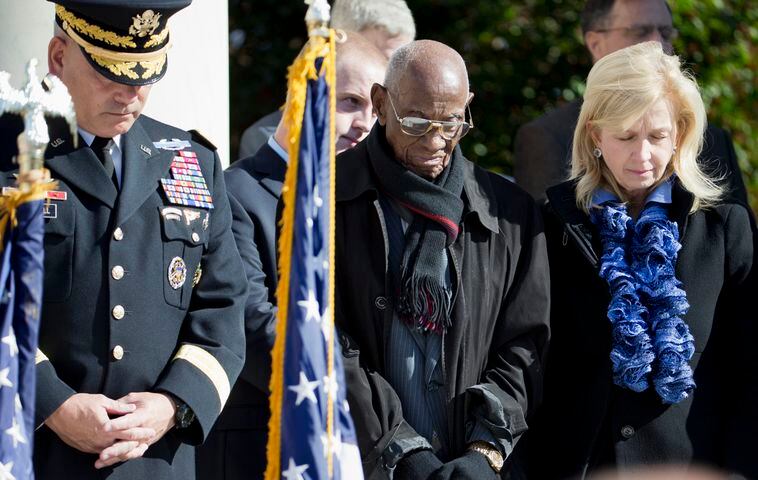 Obama pays tribute to veteran Richard Overton, 11.11.13