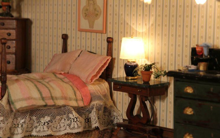 Astolat Dollhouse Castle bedroom