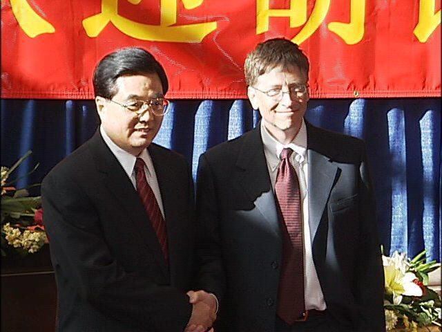 China President Hu with Bill Gates (better) 4-18-06