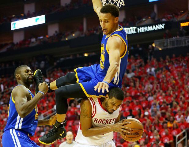 Stephen Curry suffers contusion in nasty fall