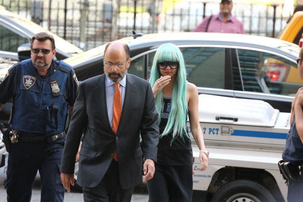 Amanda Bynes Wigs Out For Court