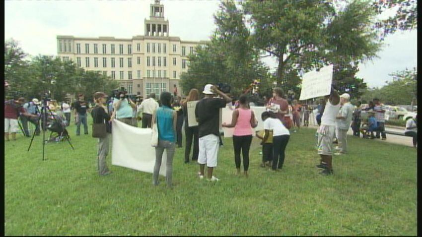 Protesters at Seminole County courthouse