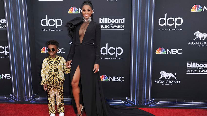 Photos: Stars walk the red carpet at the Billboard Music Awards