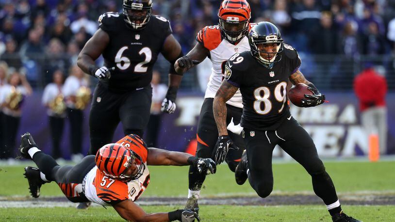 BALTIMORE, MD - NOVEMBER 27: Wide receiver Steve Smith #89 of the Baltimore Ravens carries the ball past outside linebacker Vincent Rey #57 of the Cincinnati Bengals in the third quarter at M&T Bank Stadium on November 27, 2016 in Baltimore, Maryland. (Photo by Rob Carr/Getty Images)