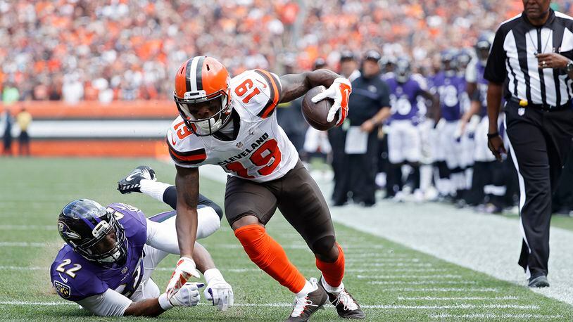 CLEVELAND, OH - SEPTEMBER 18: Corey Coleman #19 of the Cleveland Browns breaks a tackle on his way to an 11-yard touchdown reception against Jimmy Smith #22 of the Baltimore Ravens in the first quarter at Cleveland Browns Stadium on September 18, 2016 in Cleveland, Ohio. (Photo by Joe Robbins/Getty Images)
