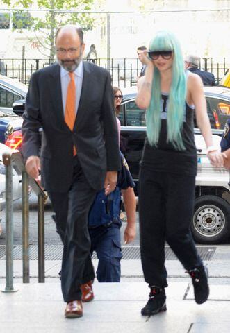 Amanda Bynes Wigs Out For Court