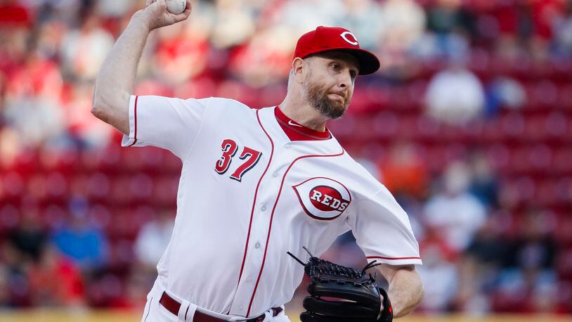 Cincinnati Reds starting pitcher Scott Feldman throws in the first inning of a baseball game against the Cleveland Indians, Monday, May 22, 2017, in Cincinnati. (AP Photo/John Minchillo)