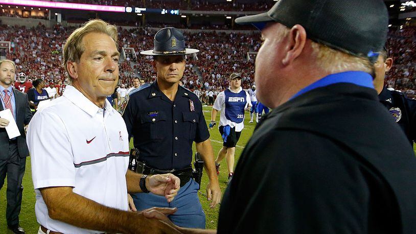 TUSCALOOSA, AL - OCTOBER 01: Head coach Nick Saban of the Alabama Crimson Tide shakes hands with head coach Mark Stoops of the Kentucky Wildcats after their 34-6 win at Bryant-Denny Stadium on October 1, 2016 in Tuscaloosa, Alabama. (Photo by Kevin C. Cox/Getty Images)