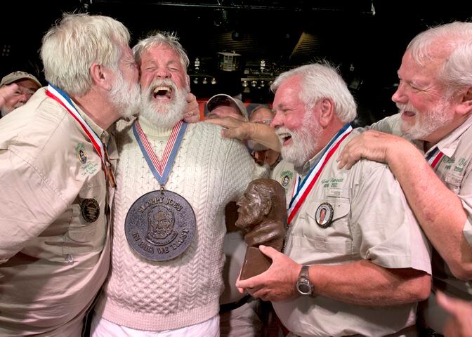 Arizona man wins Hemingway look-alike contest