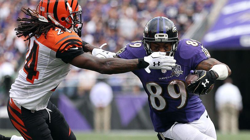 BALTIMORE, MD - SEPTEMBER 27: Wide receiver Steve Smith #89 of the Baltimore Ravens carries the ball while cornerback Adam Jones #24 of the Cincinnati Bengals defends in the third quarter of a game at M&T Bank Stadium on September 27, 2015 in Baltimore, Maryland. (Photo by Patrick Smith/Getty Images)