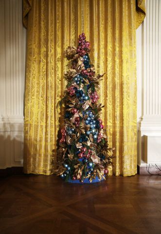 Michelle Obama introduces 2013 White House holiday decorations