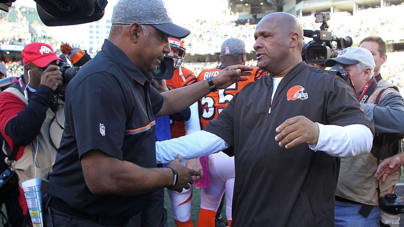 CINCINNATI, OH - OCTOBER 23:  Head Coach Marvin Lewis of the Cincinnati Bengals and Head Coach Hue Jackson of the Cleveland Browns shake hands after the completion of the game at Paul Brown Stadium on October 23, 2016 in Cincinnati, Ohio. Cincinnati defeated Cleveland 31-17. (Photo by John Grieshop/Getty Images)