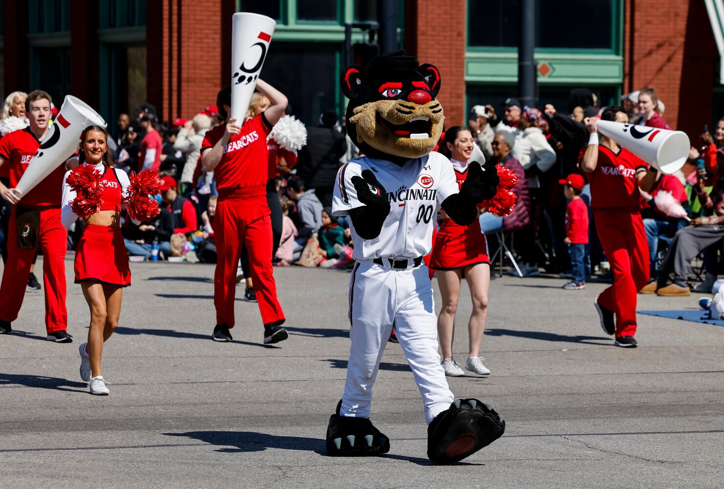 033023 Reds Parade