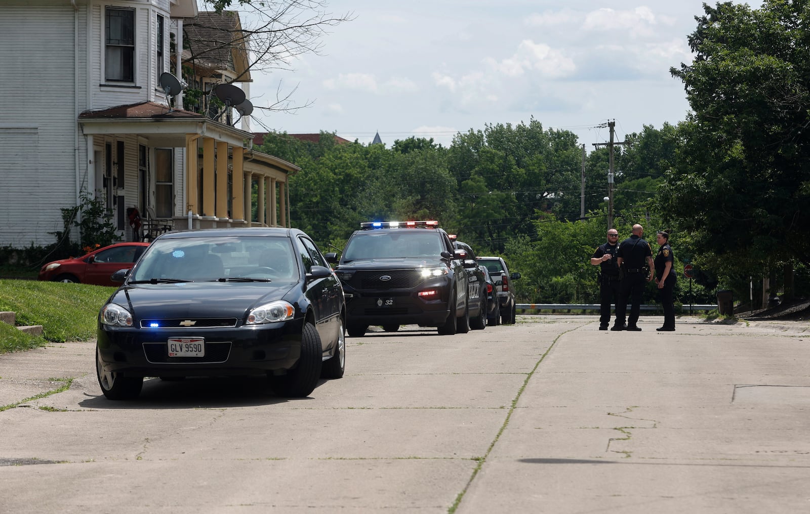 Police investigate a double shooting on the 500 block of Park Place that left two people hospitalized on Friday, June 20, 2025, in Springfield. Their condition is unknown. JOSEPH COOKE/STAFF