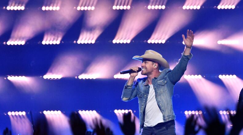 NEW YORK, NEW YORK - SEPTEMBER 20: Country music singer/songwriter Dustin Lynch performs at Madison Square Garden on September 20, 2019 in New York City. (Photo by Mike Coppola/Getty Images)