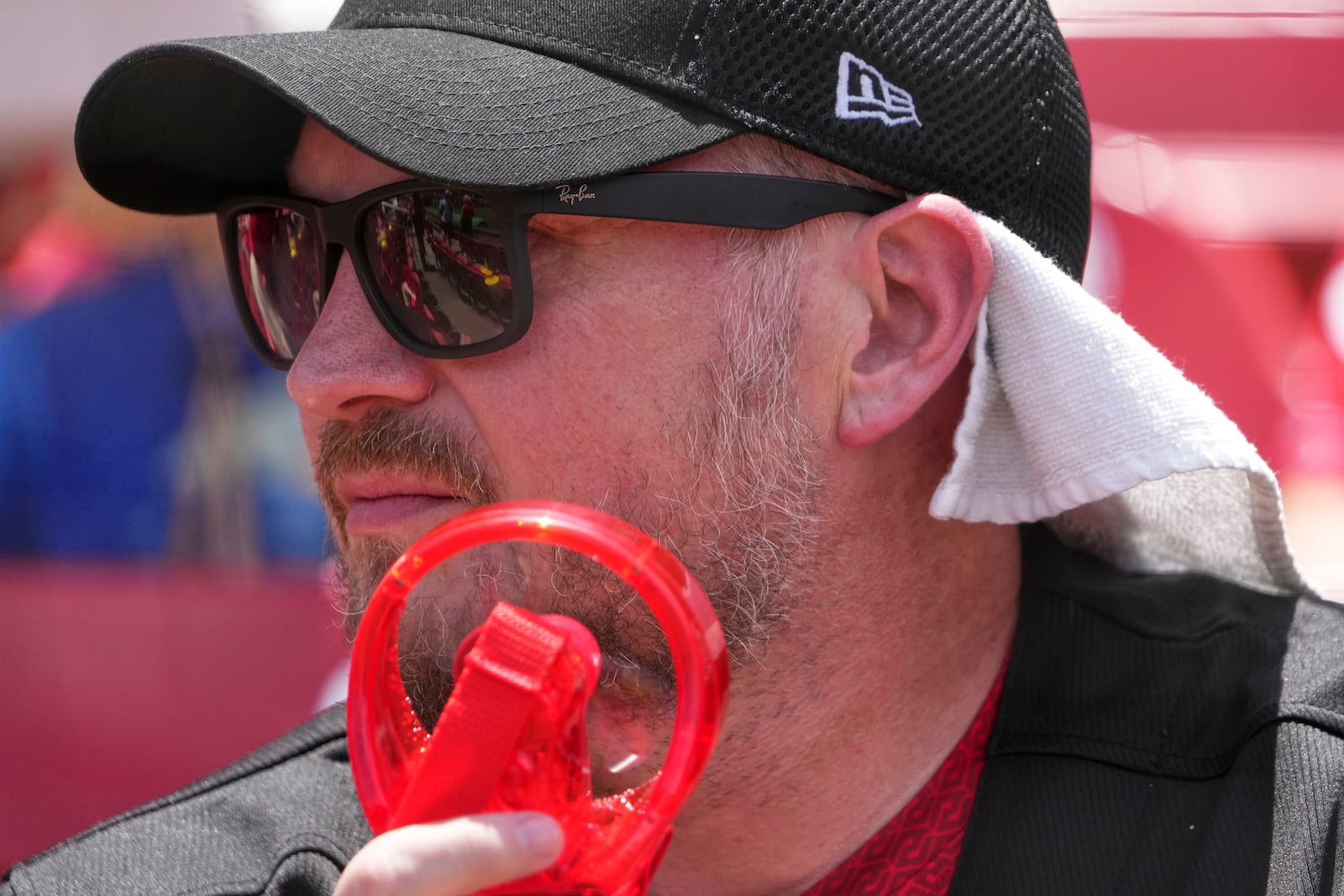 Travis Law uses a portable fan as he tries to stay cool in Busch Stadium before the start of a baseball game between the St. Louis Cardinals and the Cincinnati Reds Saturday, June 21, 2025, in St. Louis. (AP Photo/Jeff Roberson)