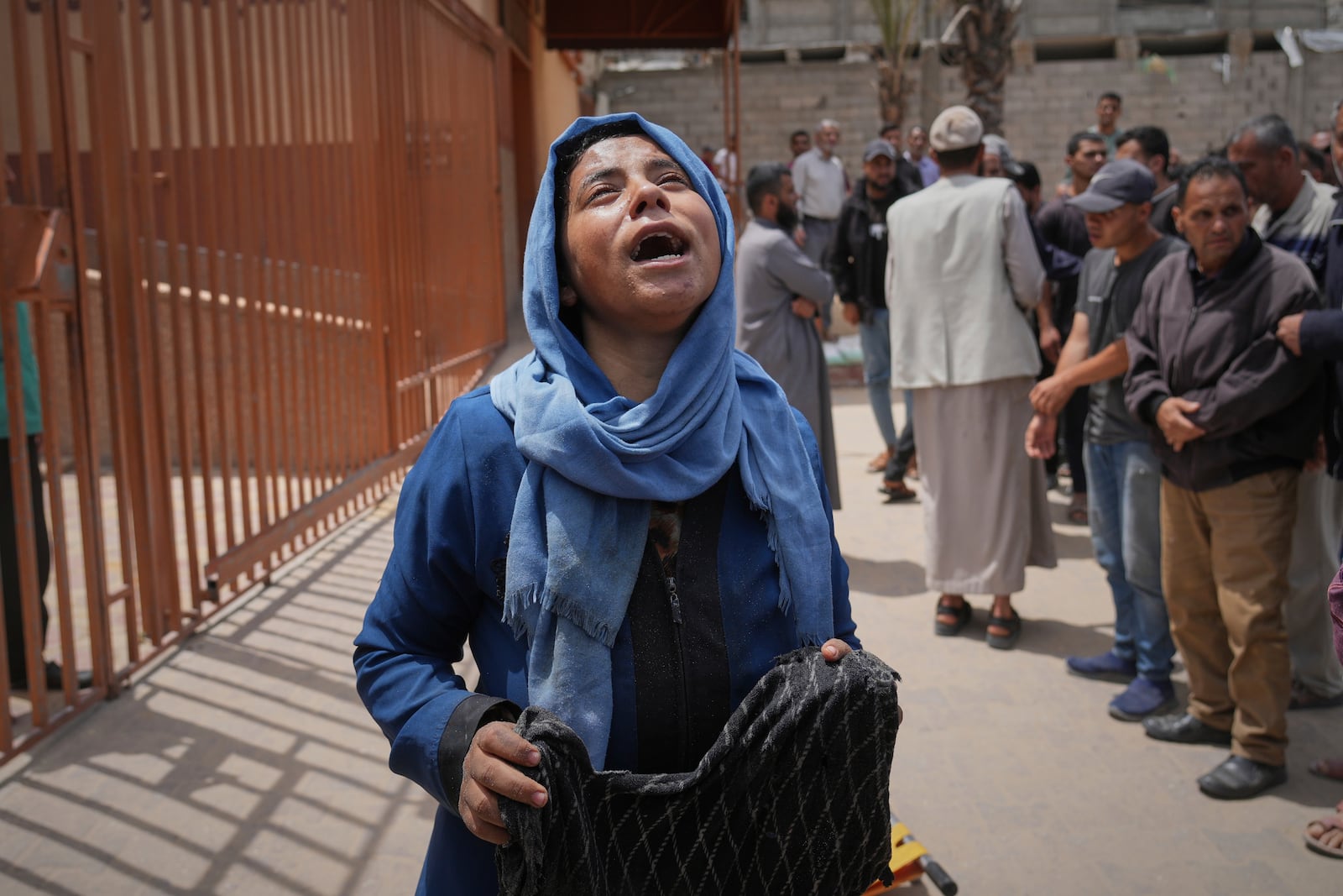 Islam Abu Sahloul mourns the death of her sister Lamia, 32, who was killed when an Israeli army strike hit a house killing at least five people, in Khan Younis, in the southern Gaza Strip, Thursday, May 1, 2025. (AP Photo/Abdel Kareem Hana)
