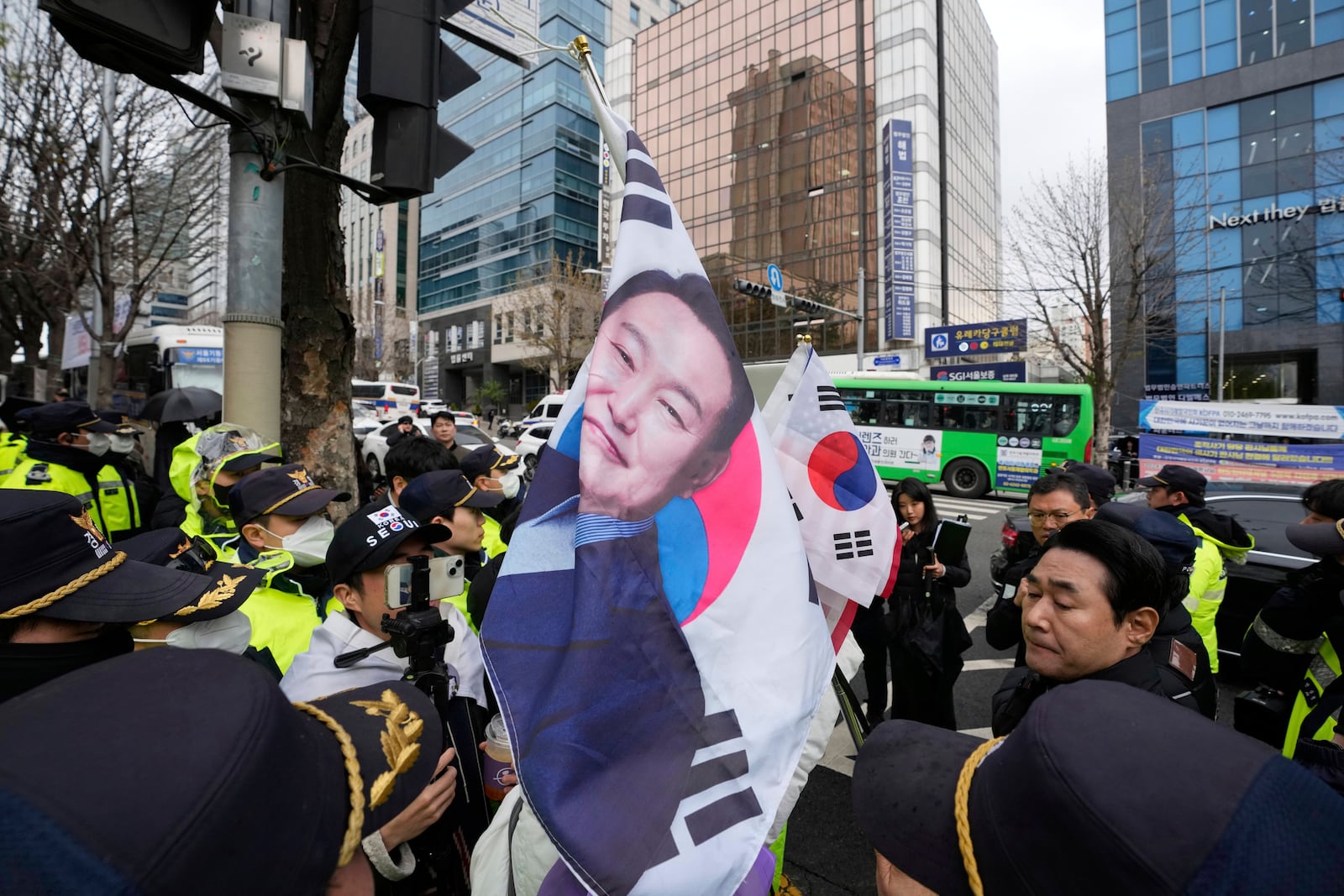 A support of South Korea's ousted President Yoon Suk Yeol confronts police officers to call for the cancellation of his removal in front of the Seoul Central District Court in Seoul, South Korea, Monday, April 14, 2025. (AP Photo/Ahn Young-joon)