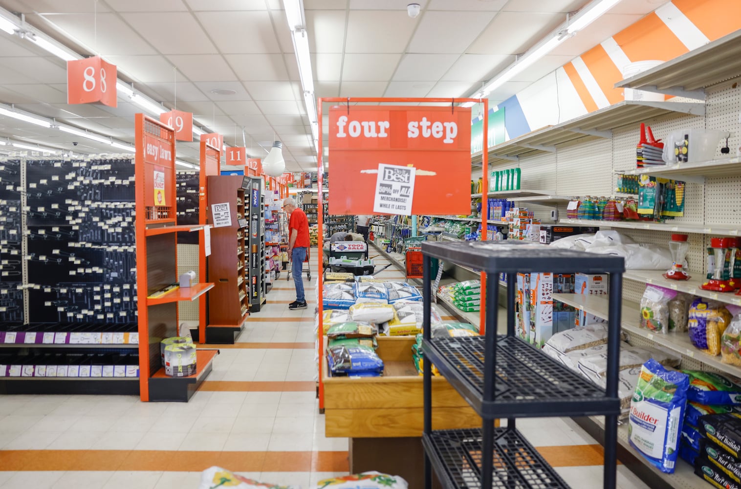 Springfield Home and Hardware Closing 