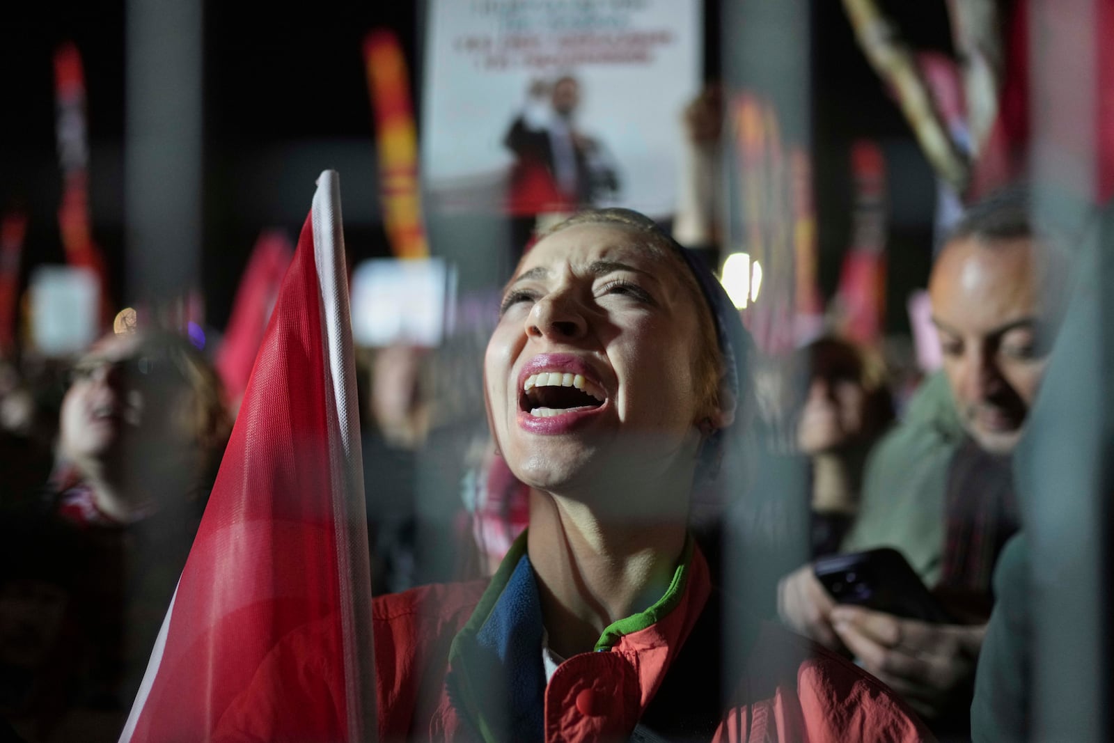 Protesters shout slogans during a protest after Istanbul's Mayor Ekrem Imamoglu was arrested and sent to prison, in Istanbul, Turkey, Tuesday, March 25, 2025. (AP Photo/Francisco Seco)