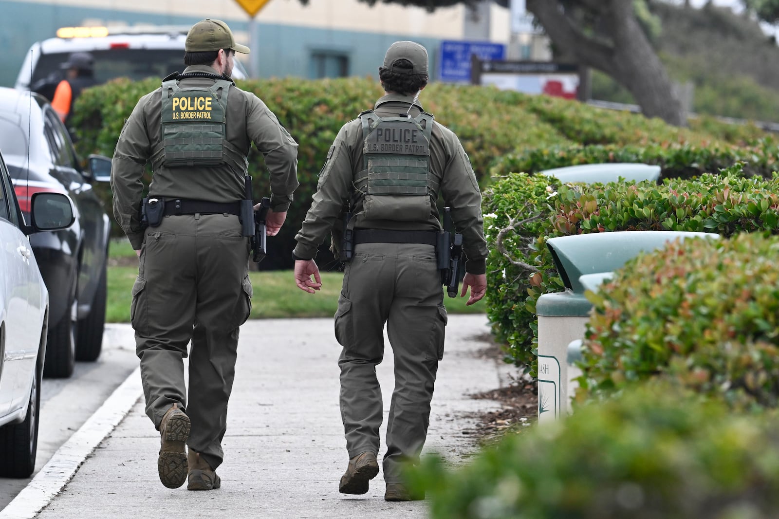 U.S. Border Patrol agents search Seagrove Park in Del Mar after a boat capsized Monday, May 5, 2025, at Torrey Pines State beach in San Diego, Calif. (AP Photo/Denis Poroy)